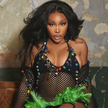 A cantora e compositora SZA lançou seu segundo disco recentemente, intitulado "SOS". O álbum estreou no Spotify acumulando mais de 68 milhões de plays nas primeiras 24h de lançamento.