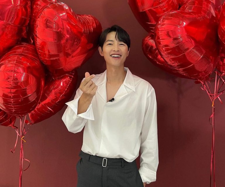 Song Joong-Ki, ator de "Vincenzo", anunciou seu casamento e a gravidez da esposa em uma carta aberta aos fãs. Chocando todos os fãs da dramaland.