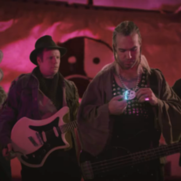 A banda de rock indicada ao GRAMMY Award, Fall Out Boy, anuncia o oitavo álbum de estúdio, "So Much (For) Stardust", com lançamento para o dia 24 de março de 2023 e dá o primeiro gostinho da novidade com o single "Love From The Other Side", já disponível em todas as plataformas digitais.