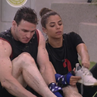 A estreia do Big Brother Brasil 2023 nesta segunda-feira (16) marca o início da grande maratona ao longo de 3 meses para os brasileiros. No seu primeiro dia, já foi possível acompanhar as primeiras horas de uma prova em dupla que entrou madrugada à frente e marcou um princípios de desavenças entre os confinados.