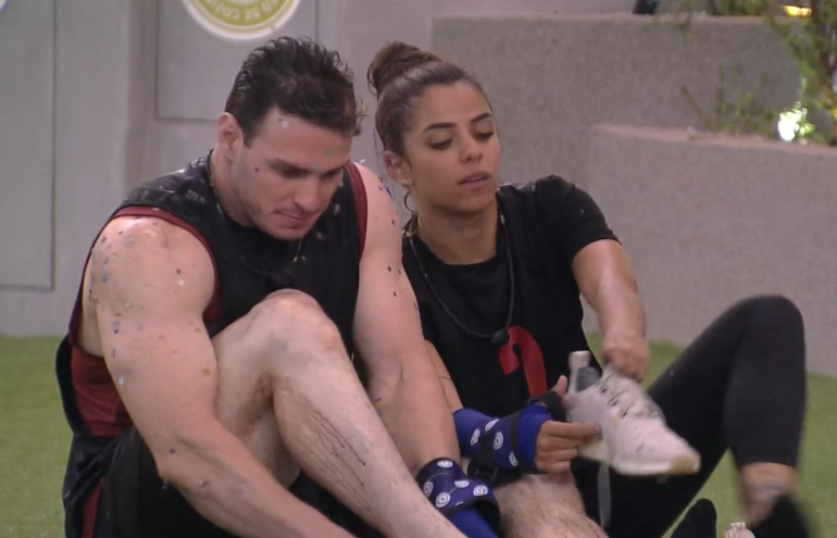 A estreia do Big Brother Brasil 2023 nesta segunda-feira (16) marca o início da grande maratona ao longo de 3 meses para os brasileiros. No seu primeiro dia, já foi possível acompanhar as primeiras horas de uma prova em dupla que entrou madrugada à frente e marcou um princípios de desavenças entre os confinados.