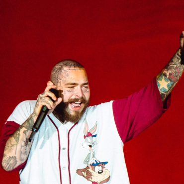 Post Malone arrastou uma multidão para seu show no Lollapalooza em 2022 e agora será a vez de São Paulo assistir de perto o norte-americano cantar seus maiores sucessos. O artista foi confirmado oficialmente nesta quarta-feira (25), como uma das atrações principais do The Town como headliner no Palco Skyline.
