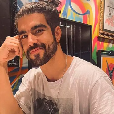 Caio Castro faz jantar na Florida e convida Jair Bolsonaro