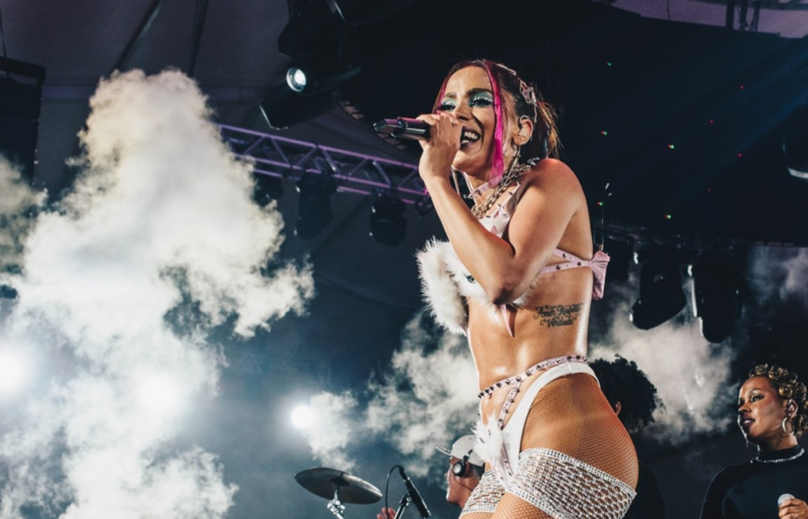 Indicada ao maior prêmio da música mundial em 2023, o Grammy Awards, a cantora Anitta desembarca em Curitiba neste domingo, dia 1
