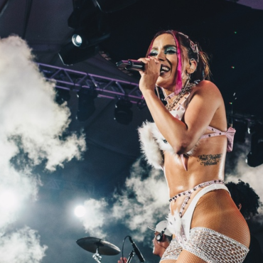 Indicada ao maior prêmio da música mundial em 2023, o Grammy Awards, a cantora Anitta desembarca em Curitiba neste domingo, dia 1