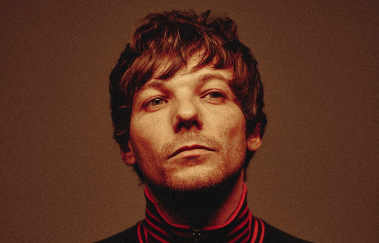 VEM AÍ! Louis Tomlinson anunciou nas suas redes sociais o “All of Those Voices”, um documentário sobre sua trajetória que chega aos cinemas de todo mundo, incluindo o Brasil, em 22 de março.