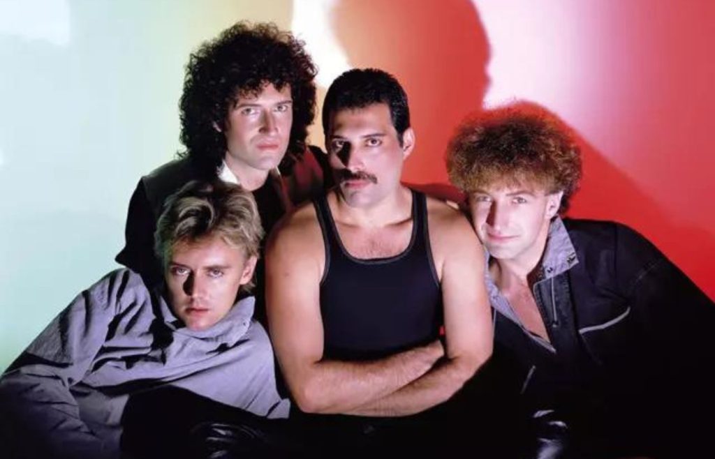 A banda britânica Queen, liderada por Freddie Mercury, está entre os artistas que foram indicados mas que nunca ganharam um Grammy.