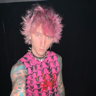 Machine Gun Kelly, também conhecido como MGK, retornará ainda este ano. O artista que acabou de se apresentar no Lollapalooza Brasil virá em show solo no final de 2023. A informação foi compartilhada pelo jornalista José Noberto Flesch.