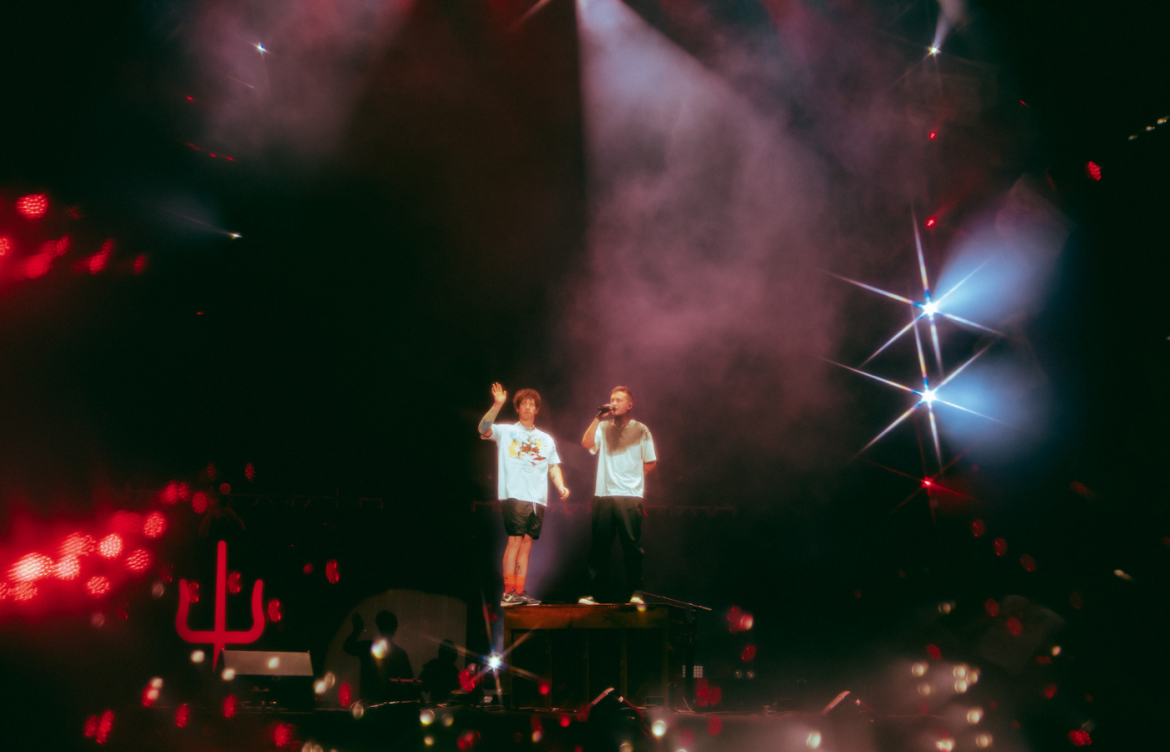 Twenty One Pilots se apresentando no palco do Lollapalooza