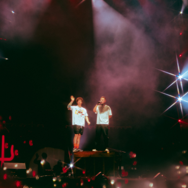 Twenty One Pilots se apresentando no palco do Lollapalooza