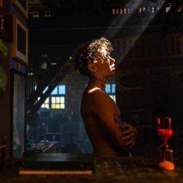 Teto acaba de lançar seu primeiro single solo do ano, Minha Vida é Um Filme. A música foi lançada com um videoclipe gravado em Arembepe e em Imbassaí, na Bahia, estado em que o jovem nasceu e foi criado. A canção apresenta uma sonoridade diferente da que os fãs do trapper baiano estão acostumados a escutar em seu trabalho.