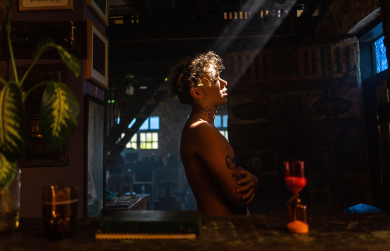 Teto acaba de lançar seu primeiro single solo do ano, Minha Vida é Um Filme. A música foi lançada com um videoclipe gravado em Arembepe e em Imbassaí, na Bahia, estado em que o jovem nasceu e foi criado. A canção apresenta uma sonoridade diferente da que os fãs do trapper baiano estão acostumados a escutar em seu trabalho.