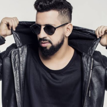 Na próxima quinta-feira (20), véspera de feriado, a cidade de Florianópolis, em Santa Catarina, receberá o Garota White, um dos maiores festivais de música nacionais. Uma das atrações mais aguardadas da noite é DENNIS, que tem tudo pra agitar a galera com um show incrível.