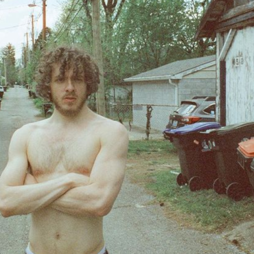 Jack Harlow surpreendeu os fãs e anunciou em suas redes sociais o seu quinto álbum da carreira intitulado "Jackman." que sucede o aclamado "Come Home the Kids Miss You". A nova produção chega às plataformas nesta sexta-feira (28).