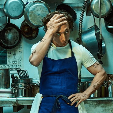 A FX divulgou o trailer da segunda temporada da série 'O Urso' com Allen White. A produção estreia no Hulu em 22 de junho, no entanto, no Brasil, os novos episódio chegam (no mesmo dia) na Star+.