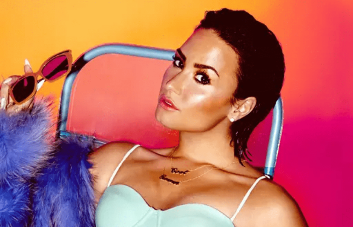FOI A GENTE QUE PEDIU! Um dos maiores smash hits de Demi Lovato está prestes a ganhar uma nova versão. A artista, indiretamente, confirmou uma versão rock de "Cool fot The Summer", lançado originalmente em 2015.