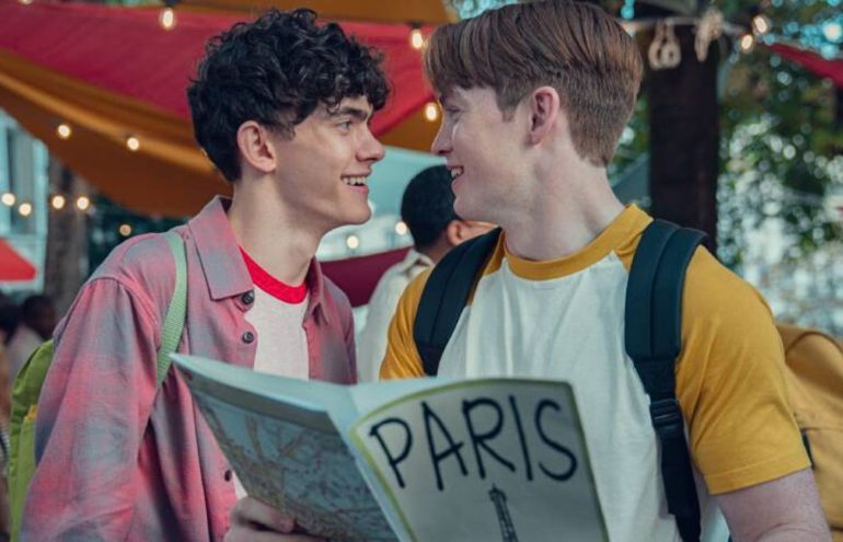 Charlie (Joe Locke) e Nick (Kit Connor) aparecem em um clima romântico em imagens da segunda temporada de Heartstopper