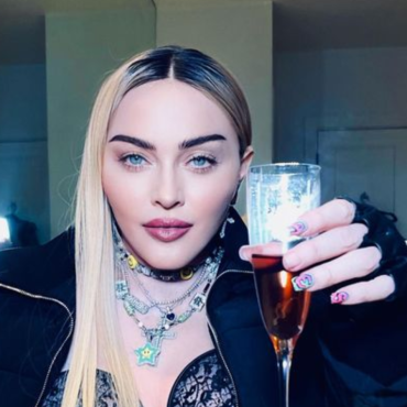 Madonna vem ao brasil em 2024, afirma jornalista.