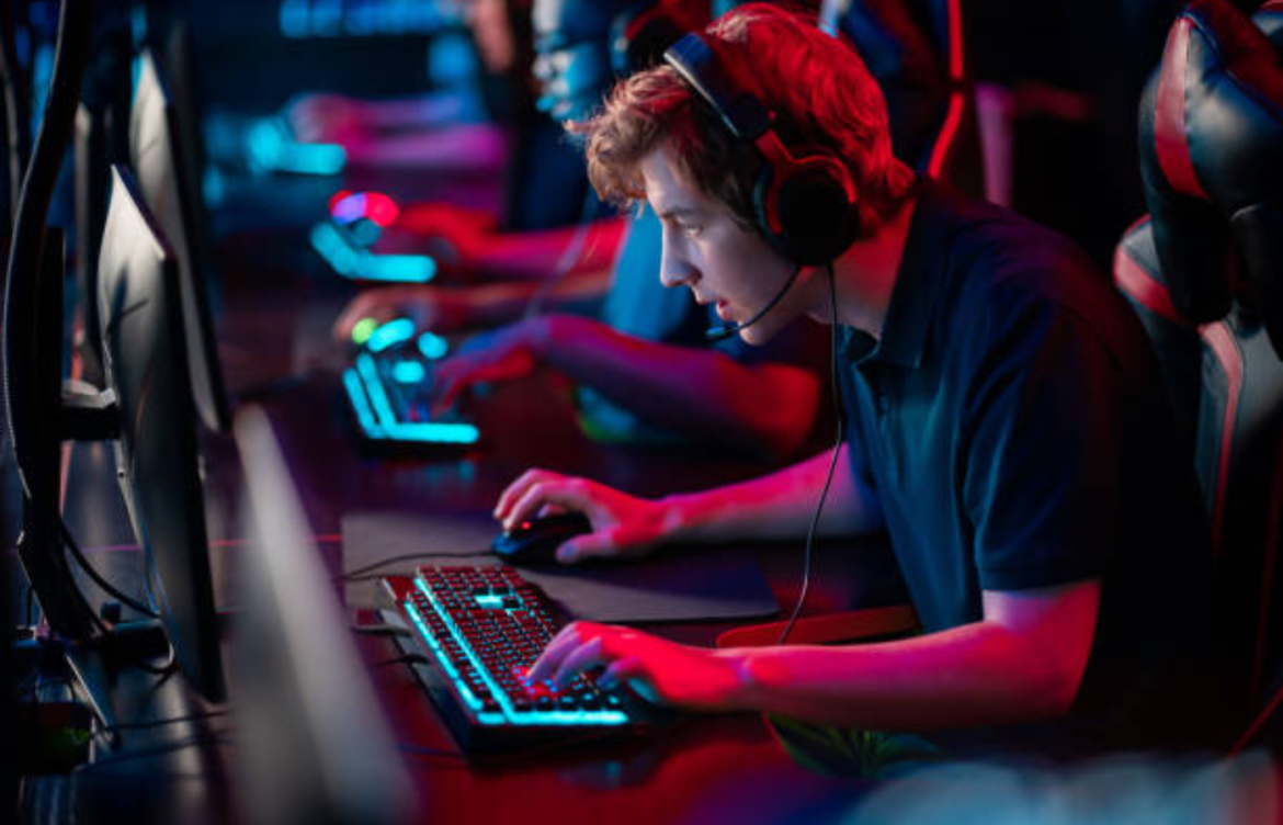 Câmara Legislativa do Distrito Federal deu o primeiro passo na última quinta-feira (27) para regulamentar o eSports na capital. Especialistas da área de tecnologia, esportes, organizações associadas e jogos eletrônicos foram convidados para discutir o projeto de lei 88/2023.