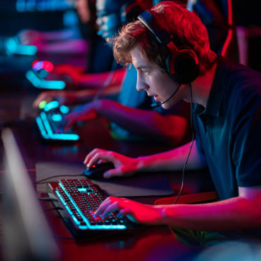 Câmara Legislativa do Distrito Federal deu o primeiro passo na última quinta-feira (27) para regulamentar o eSports na capital. Especialistas da área de tecnologia, esportes, organizações associadas e jogos eletrônicos foram convidados para discutir o projeto de lei 88/2023.
