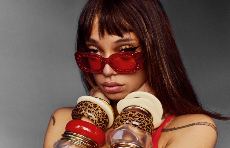 A talentosa Urias revelou nesta terça-feira (30), por meio de suas redes sociais, que já possui data marcada para o lançamento da segunda parte do seu álbum "HER MIND". De acordo ela, o trabalho está previsto para a segunda semana de junho, no dia 08. 