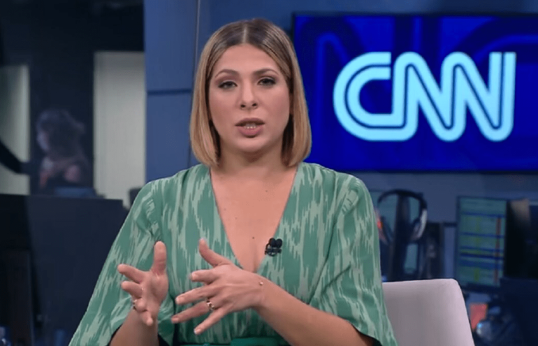 Jornalista Daniela Lima apresentado jornal