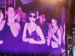 lady gaga em ensiao na praia de copacabana