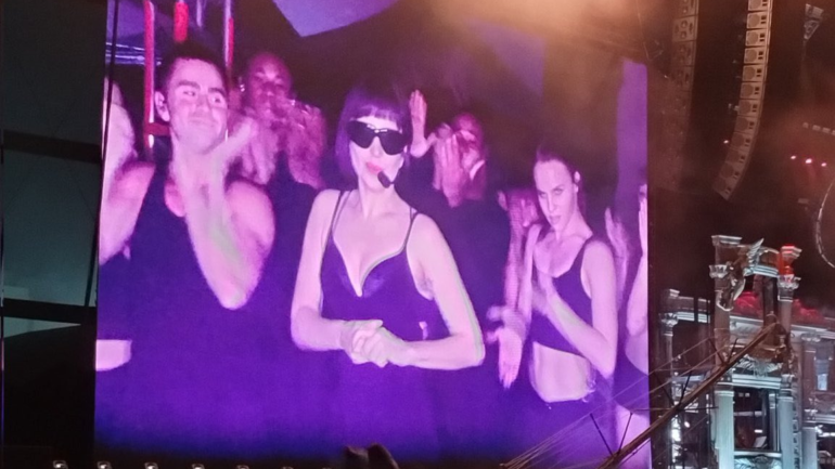 lady gaga em ensiao na praia de copacabana