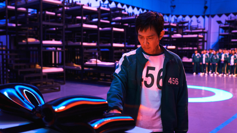 A Netflix divulgou o trailer da última temporada de "Round 6" neste sábado (31). O vídeo, divulgado pela plataforma de streaming, acende a expectativa dos fãs para o grandioso desfecho da série sul-coreana que se tornou um fenômeno global.