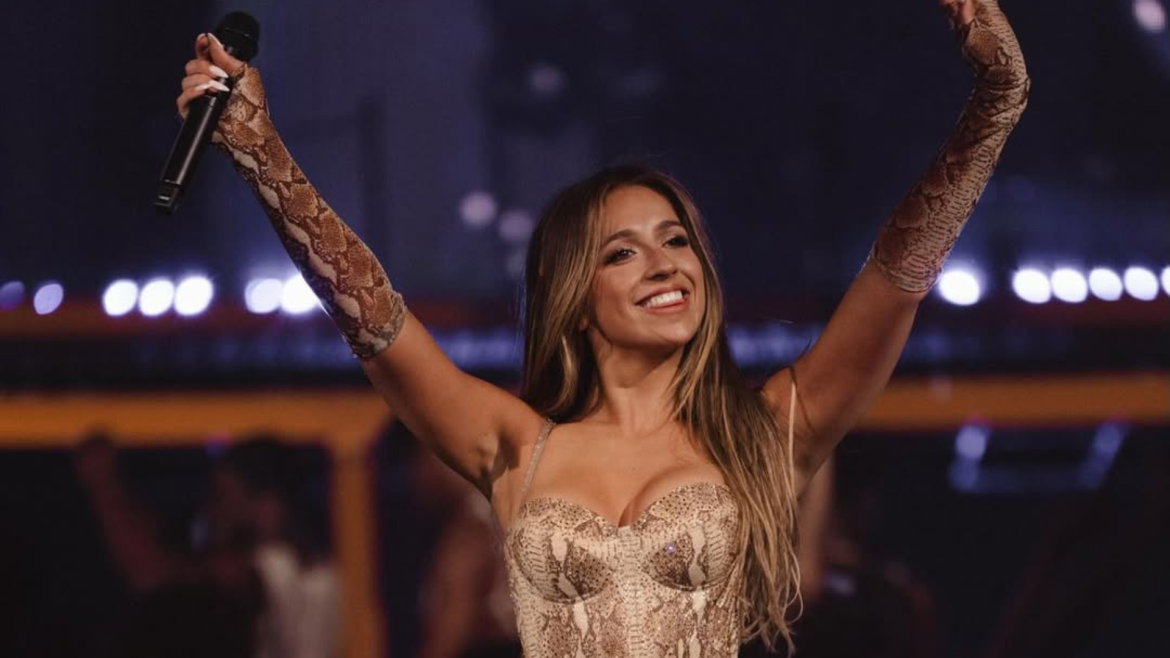 Tate McRae, cantora e dançarina canadense, vem conquistando cada vez mais espaço no mundo da música pop. Com apenas 13 anos, ela despontou no reality show "So You Think You Can Dance", nos Estados Unidos, onde alcançou o terceiro lugar.