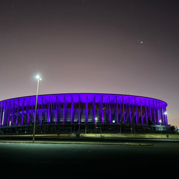 Mané Garrincha de Roxo por causa do BTS