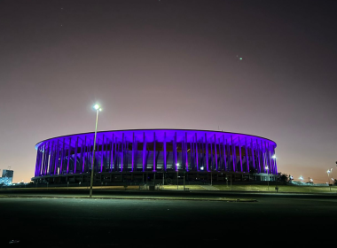 Mané Garrincha de Roxo por causa do BTS