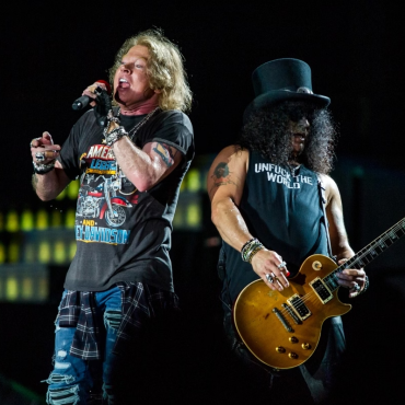 A banda Guns N’ Roses anunciou, nesta sexta-feira (6), cinco apresentações no Brasil como parte da turnê mundial "Because What You Want and What You Get Are Two Completely Different Things".