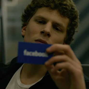 Quase 15 anos após o lançamento do aclamado filme A Rede Social, o roteirista Aaron Sorkin confirmou oficialmente que uma sequência está em desenvolvimento. A informação é do Deadline.