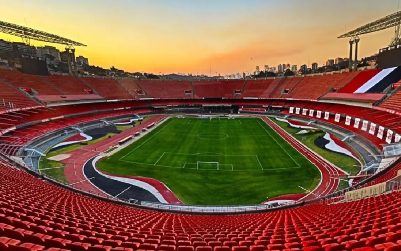 A Live Nation Brasil e o São Paulo Futebol Clube renovaram o contrato de exclusividade para realização de shows no estádio MorumBIS até 2031. O anúncio marca o início de um novo ciclo de grandes eventos no principal palco privado de São Paulo. A primeira apresentação sob o novo acordo será da banda Imagine Dragons, no dia 31 de outubro de 2025.