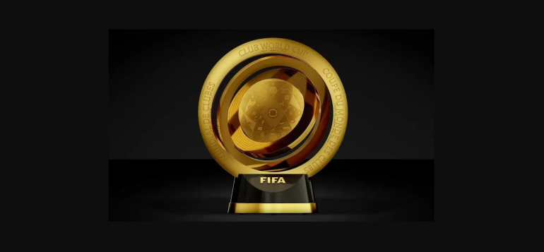 Em pleno verão dos Estados Unidos, durante o Mundial de Clubes da FIFA 2025, um som familiar ecoava das arquibancadas, telões e transmissões: “na-na-na-na-na-na-na-na…” Era “Freed From Desire”, da italiana Gala, oficialmente escolhida como trilha sonora do torneio. O hit lançado em 1996 ressurgiu com força total e conquistou uma nova geração de fãs, se tornando um verdadeiro um hino do futebol.