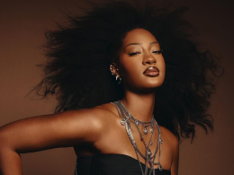 A cantora nigeriana Tems foi confirmada nesta terça-feira (25) no line-up do AFROPUNK Brasil 2025, que acontece nos dias 8 e 9 de novembro, no Parque de Exposições, em Salvador. A artista, um dos principais nomes do R&B e Afrobeat da atualidade, vem ao país pela primeira vez como parte da turnê de seu aguardado álbum de estreia, Born In The Wild.