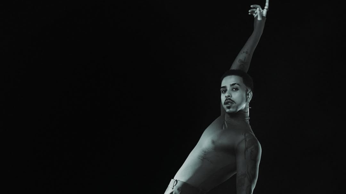 Thiago Pantaleão em uma foto preto e branco