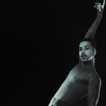 Thiago Pantaleão em uma foto preto e branco