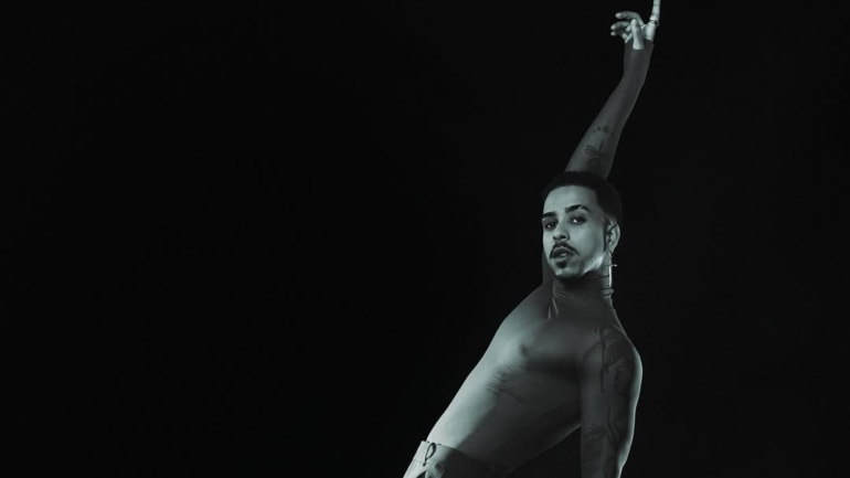 Thiago Pantaleão em uma foto preto e branco