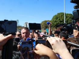 Bolsonaro dá entrevista sobre tornozeleira entrevista