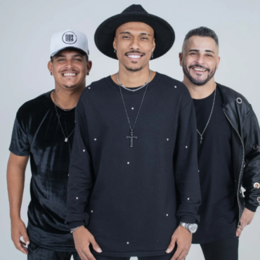 Kamisa 10 comemora a entrada de duas faixas do DVD Ao Vivo em Brasília no Top 200 do Spotify Brasil.