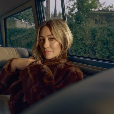 Hilary Duff lança “luck… or something” e anuncia a “lucky me tour”. Foto: Alfred Marroquin.