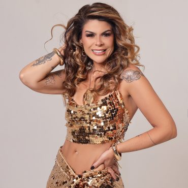 Artista homenageia a Paraíba, mistura forró, axé e brasilidades no repertório e se apresenta no Carnaval do Rio, neste sábado (14/02), no Bloco Brasil