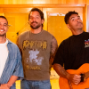 Guga Meyra reúne Felipe Pezzoni e Denny nos bastidores de novo projeto